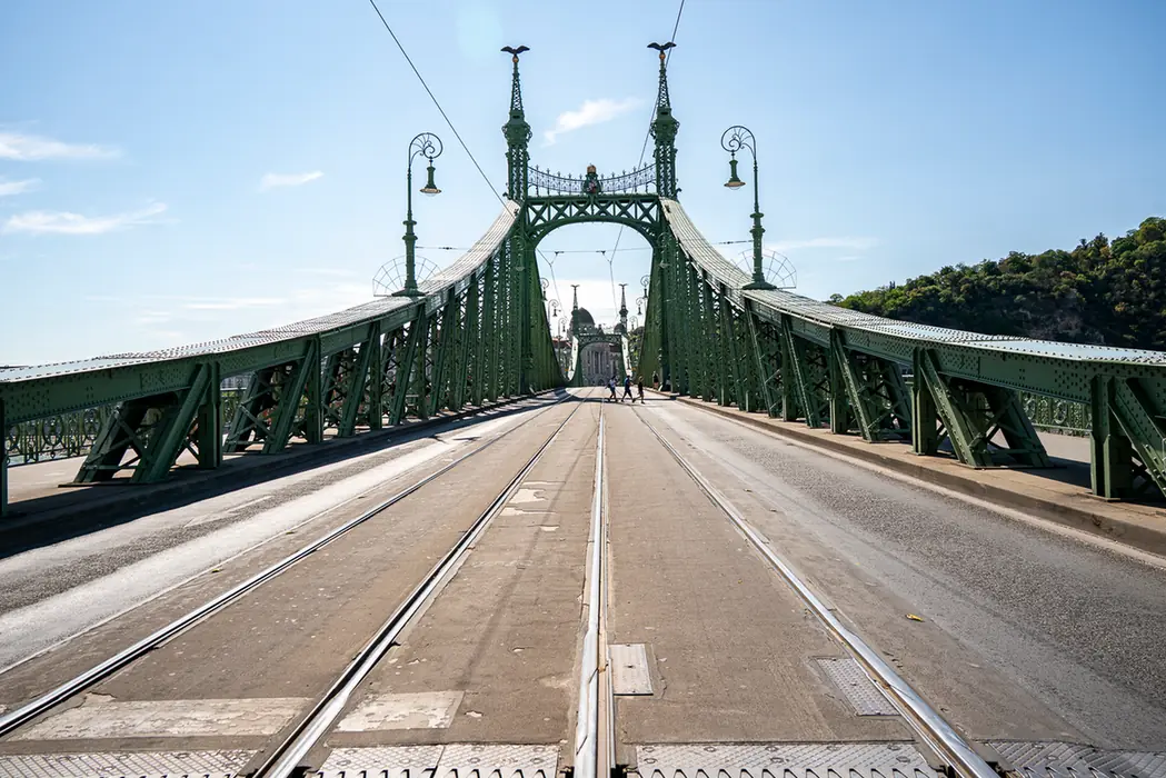 Blick über die Freiheitsbrücke in Budapest