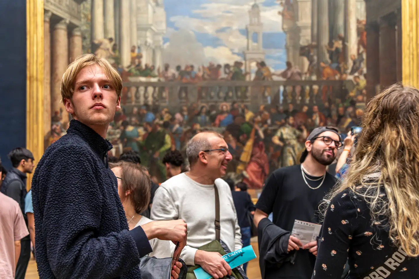 Das Team beim Besuch im Louvre
