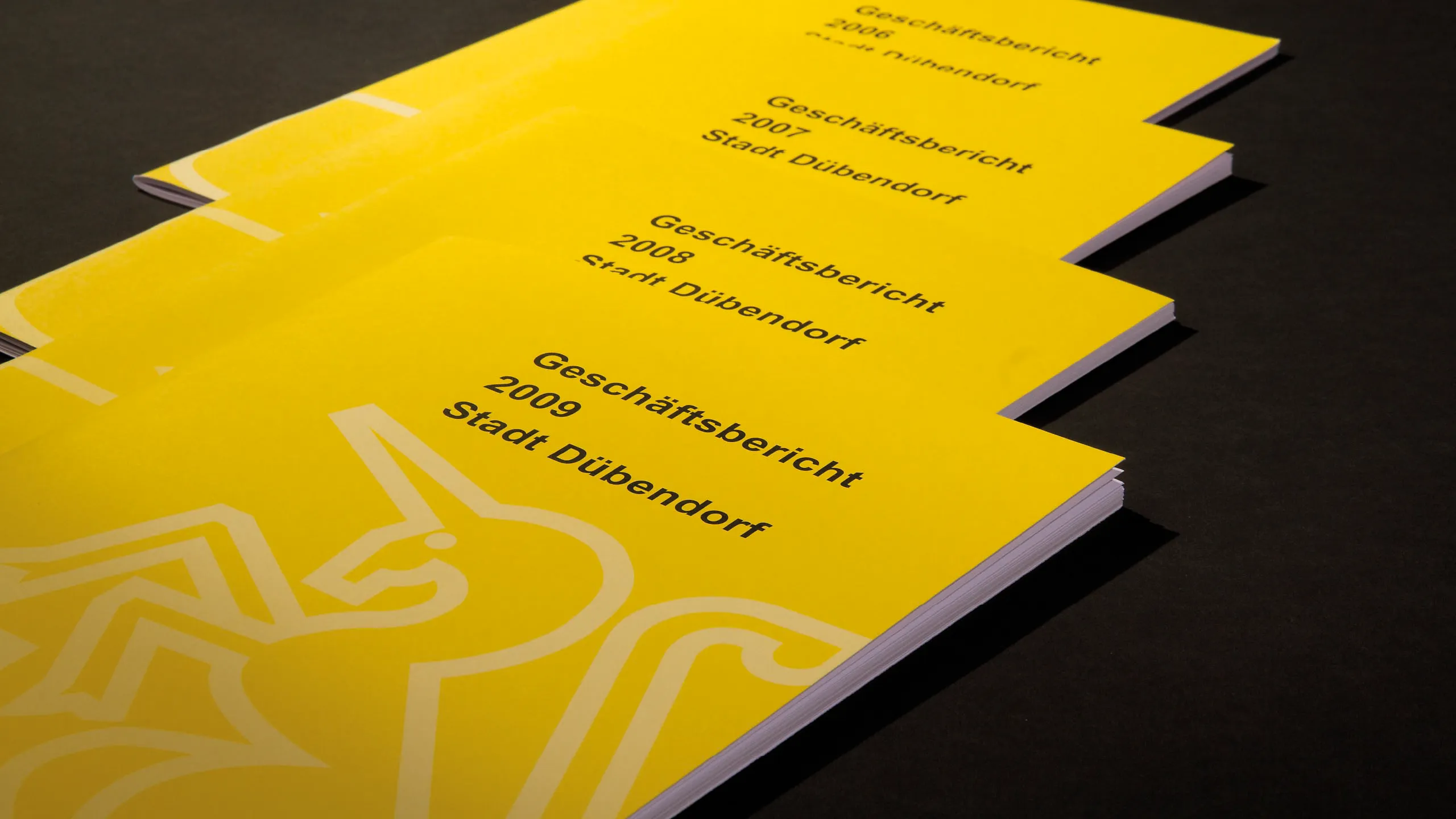 Gelbe Geschäftsberichte der Stadt Dübendorf